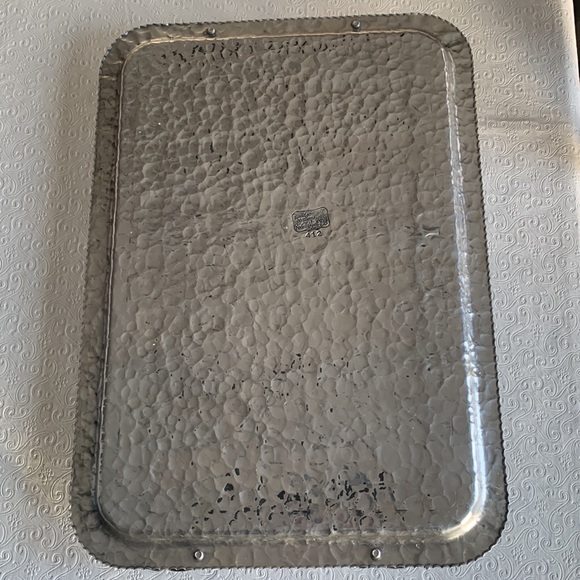 Vintage Rodney Kent Hammered Aluminum Tulip Tray with Serving Handles - Picture 6 of 8